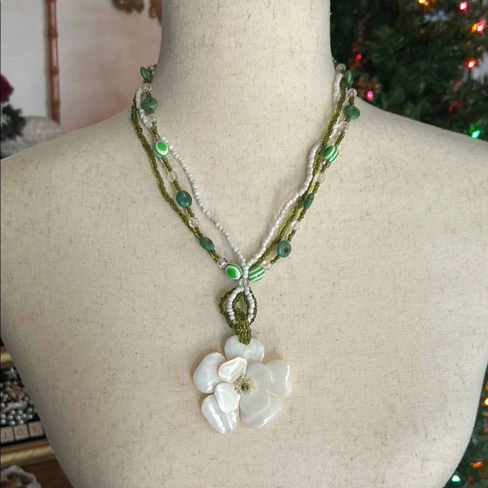 Green Beaded & Mother-of-Pearl Flower Pendant Necklace